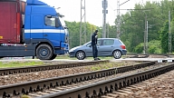 Ceturtdien slēgs dzelzceļa pārbrauktuvi pie Mežvidu stacijas