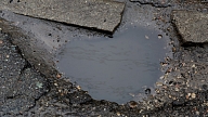 "Latvijas autoceļu uzturētājs" sācis masveida bedru remontu uz valsts autoceļiem