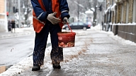 Līdz decembra vidum Ventspilī bez maksas izsniegs maisījumu ietvju kaisīšanai