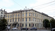 Prokuratūras vajadzībām remontējamajā ēkā Aspazijas bulvārī no sastatnēm nokritis strādnieks