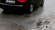 Bedru remontdarbu apjoms uz asfaltētajiem autoceļiem piecu gadu laikā samazinājies par 40%