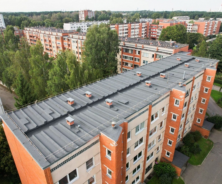 Plakanie jumti daudzdzīvokļu mājās: problēmas un risinājumi