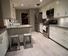 Kā izvēlēties grīdas segumu virtuvei?
