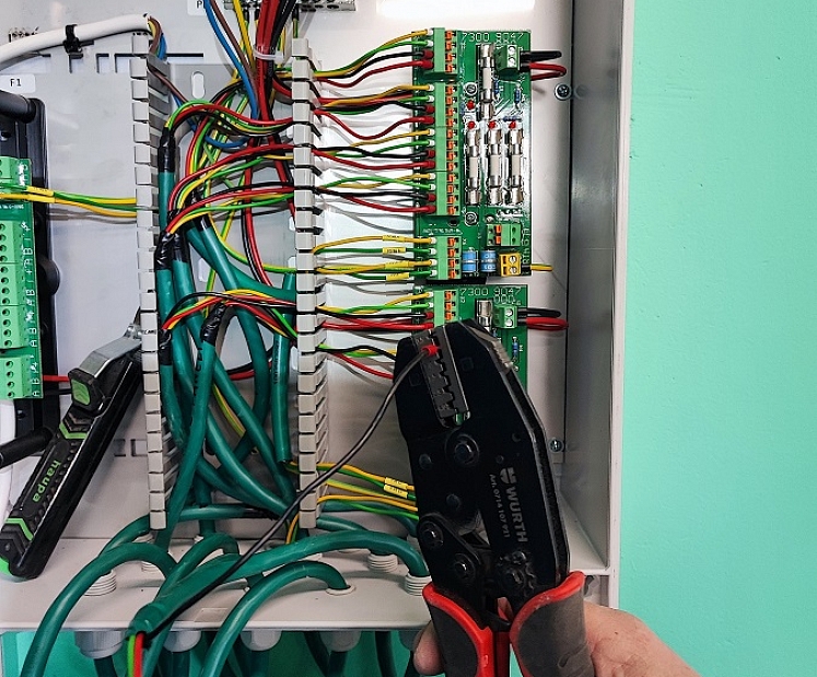 Elektromontāža industriālajiem un lauksaimniecības objektiem: no vajadzību izvērtēšanas līdz drošai sistēmai