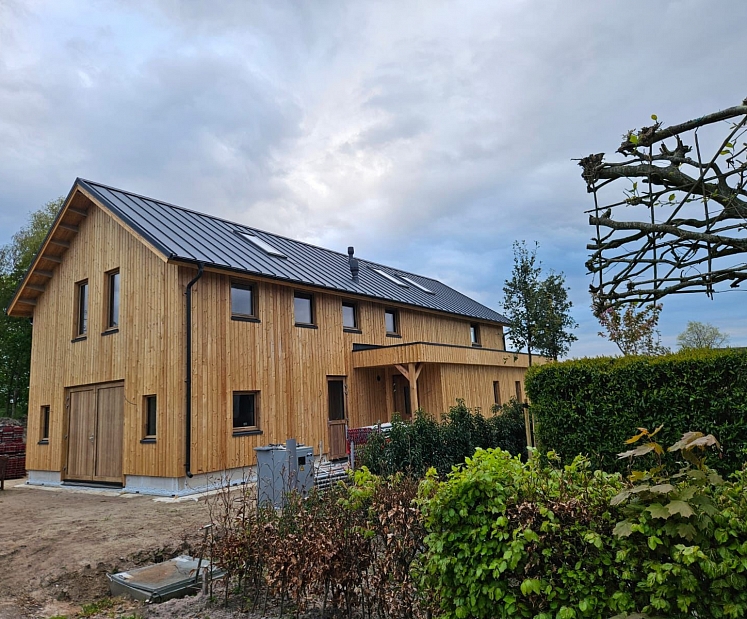 Koka karkasa mājas Latvijā: energoefektīvs risinājums ar zemākām apkures izmaksām