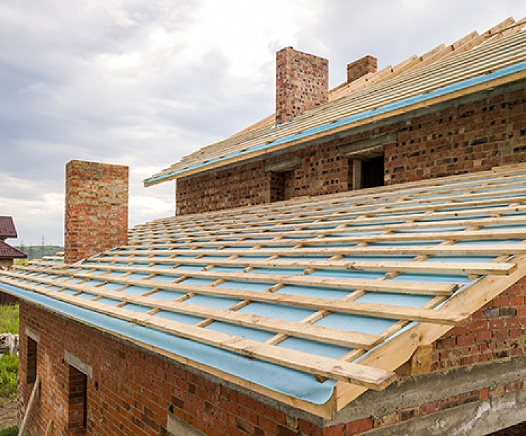 Populārākie jumta segumu veidi Latvijā – to priekšrocības un trūkumi