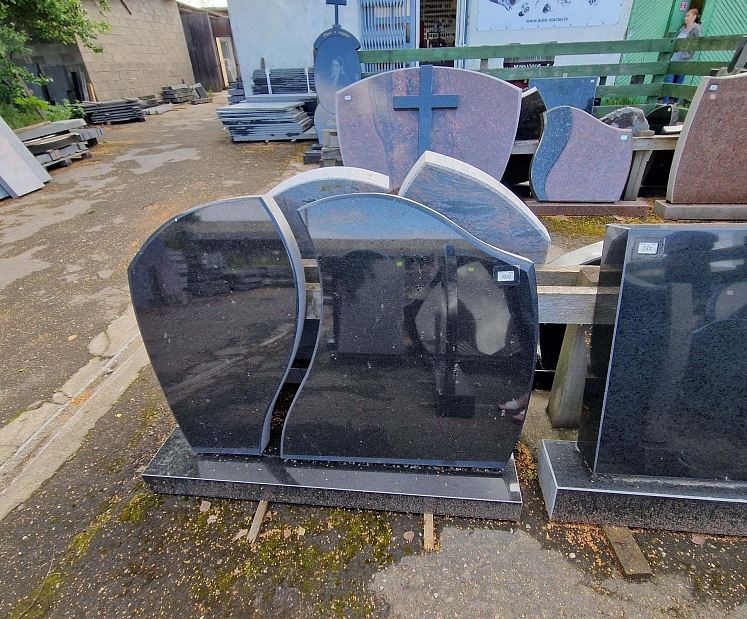 Kā izvēlēties un saglabāt kvalitatīvus kapu pieminekļus: granīts, restaurācija un dizaina risinājumi