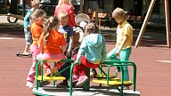 Ventspils bērnu pilsētiņās ieklās gumijas segumu