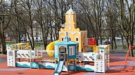 Par 32 845 eiro ierīkots sporta un atpūtas laukums pie Liepājas bērnunama
