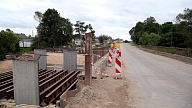 Dažviet remontdarbu dēļ autovadītājiem jārēķinās ar papildus stundu ceļā