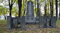 Atbalsta 18 000 eiro piešķiršanu Rīgas pieminekļu aģentūrai Lielo kapu pieskatītāju algošanai un Rumbulas memoriāla sakopšanai