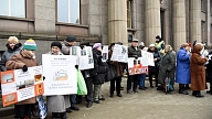 Denacionalizēto namu īrnieki aicina "valstsvīrus" Ziemassvētku vakarā apmeklēt viņu mājokļus