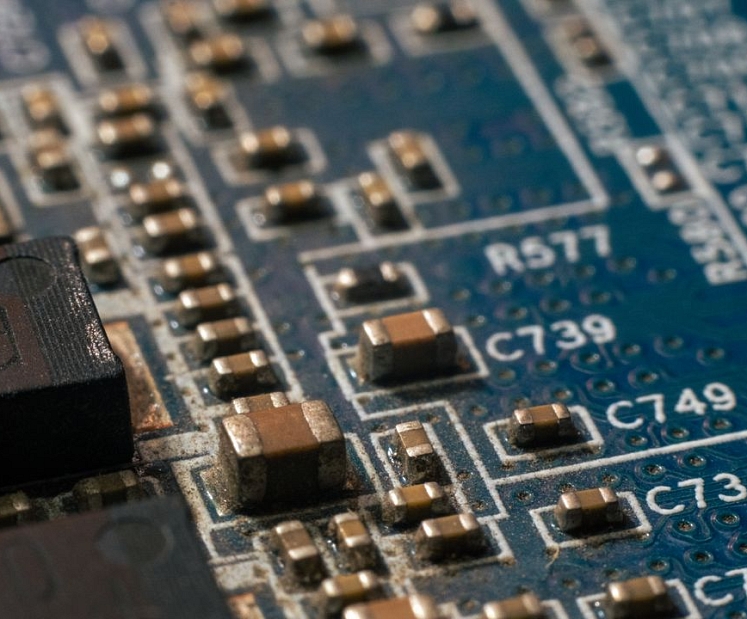 Elektronikas projektā svarīgas ir ne tikai mikroshēmas: kā izvēlēties pārējās komponentes