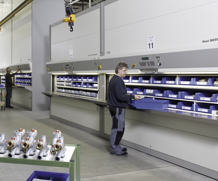 Ergonomiska darba vieta ražošanā: kā izvēlēties darbagaldu un palielināt darba produktivitāti