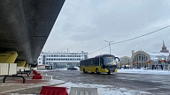 Zem jaunuzbūvētās Rail Baltica estakādes autoostā uzsākta autobusu apkalpošana