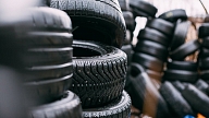 Automobiļa riepas jānodod atbilstoši; tās nedrīkst atstāt pie atkritumu konteinera, izmest dabā vai dedzināt piemājas dārzā