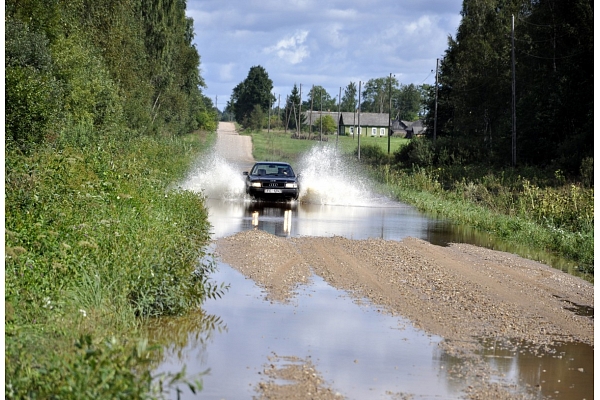 Riebiņu novada pašvaldības autoceļu uzturēšanu par 133 000 eiro veiks un plūdu sekas likvidēs SIA "Neitrino"