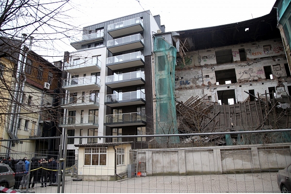 Nesen Rīgas centrā iegruvušo ēku plāno pilnībā demontēt līdz nedēļas beigām
