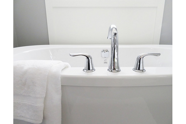 Lai vanna atkal izskatītos spoža un balta: Efektīvākie tīrīšanas paņēmieni