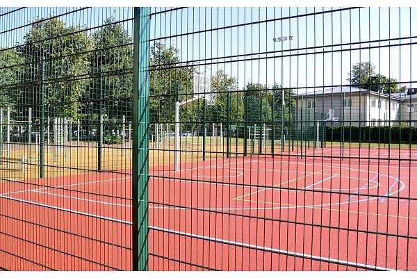 Par deviņiem miljoniem eiro pārbūvēs Baložu vidusskolas sporta laukumu un uzcels skolai jaunu piebūvi