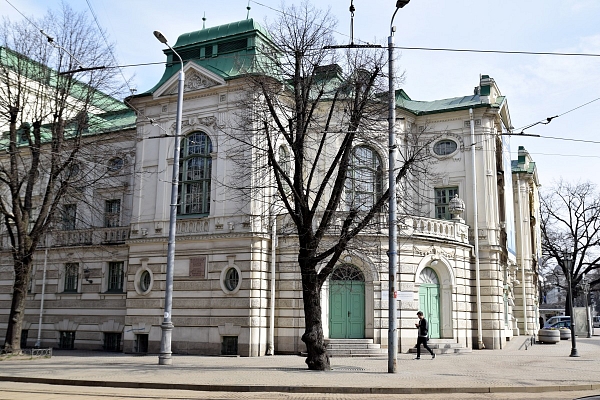Rīgas dome Nacionālajam teātrim desmitkārtīgi paaugstina nomas maksu, solot iegūto summu investēt ēkā