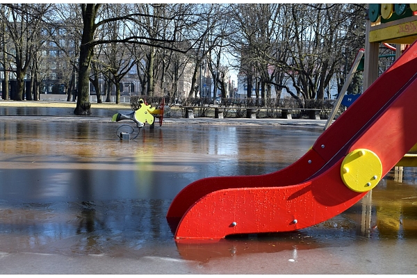 Jelgavas domes ārkārtas sēdē lems par dalību projektā un divu rotaļu laukumu izbūvi