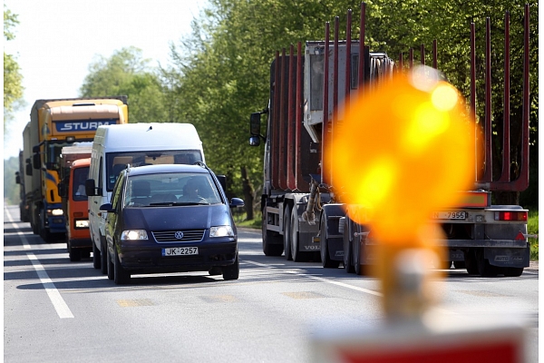 LVC aicina autovadītājus rēķināties ar satiksmes ierobežojumiem uz ceļiem notiekošo remontdarbu posmos