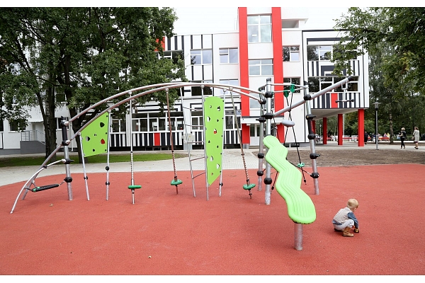 Dobeles jauniešu centrs ar valsts atbalstu plāno labiekārtot sporta un rotaļu laukumu