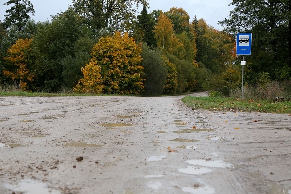 Atbalsta papildu 16,897 miljonu eiro piešķiršanu valsts reģionālo autoceļu kvalitātes uzlabošanai