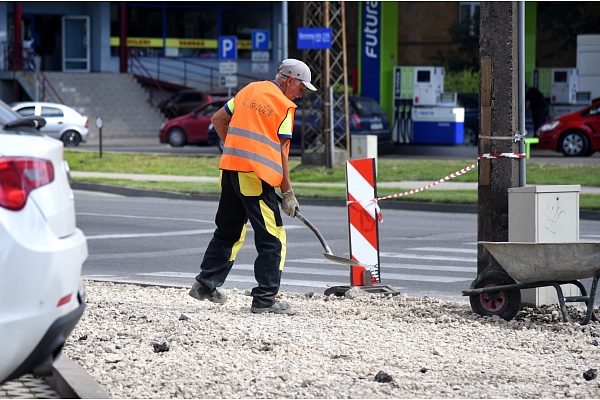 "Latvijas valsts ceļi" aicina rēķināties ar palēninātu satiksmi piektdien Pierīgā un brīvdienās piekrastes virzienos