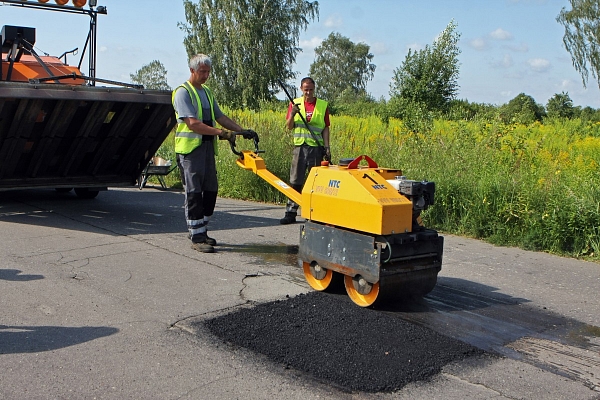 Bedru aizpildīšana uz valsts autoceļiem ar asfalta segumiem veikta gandrīz desmit hektāru apjomā