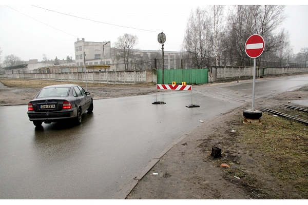 Uz noteiktu laiku šodien slēgta uzbrauktuve no Loka maģistrāles uz Jelgavas šosejas