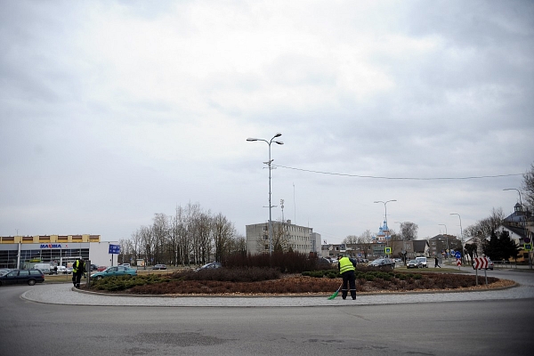 Jelgavas apkārtnē uz rotācijas apļa izbūves laiku slēgts reģionālā ceļa posms