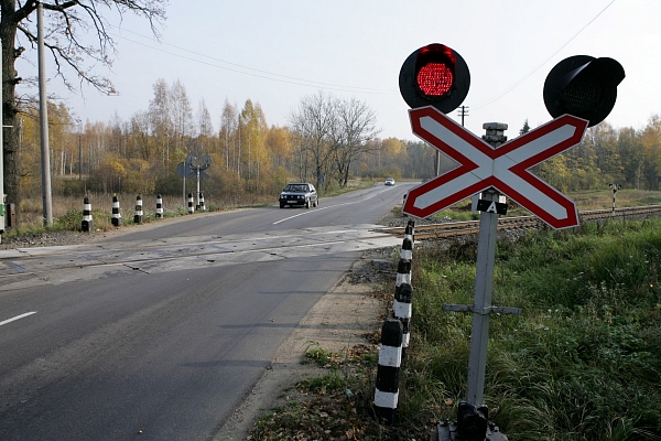 Uz autoceļa Liuzinīki-Krīvu Stiglova slēgta dzelzceļa pārbrauktuve   