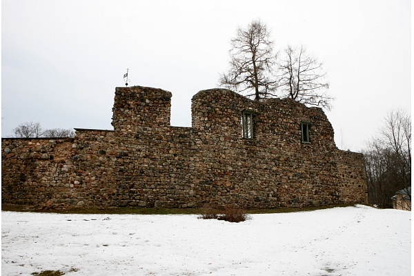 Veic Valmieras pils ziemeļrietumu korpusa arheoloģisko izpēti