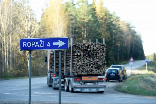 "Latvijas ceļu būvētājs": Latvijā 25% valsts galveno autoceļu un 40% reģionālo autoceļu ir sliktā vai ļoti sliktā stāvoklī