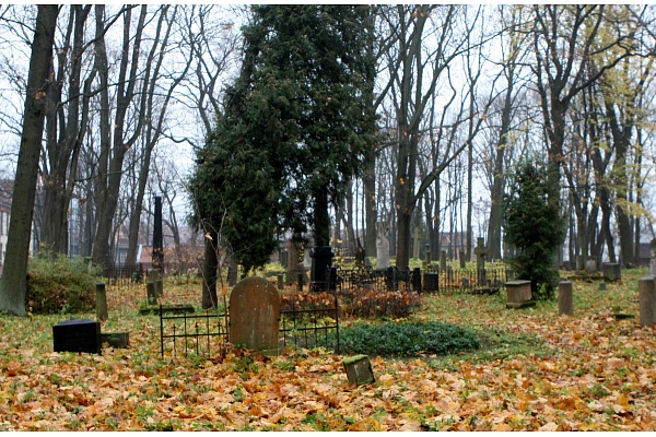 Ņemot vērā iedzīvotāju iebildumus, Jūrmalas dome atliek ieceri par kapsētas izveidi Krastciemā