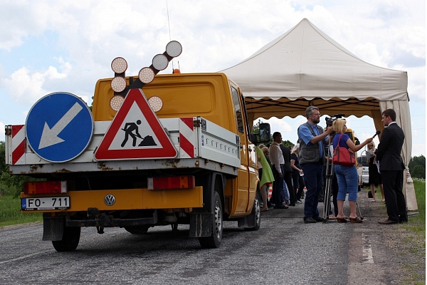 "Latvijas autoceļu uzturētājs" par 1,559 miljoniem eiro iegādājies deviņas jaunas ceļa tīrīšanas automašīnas