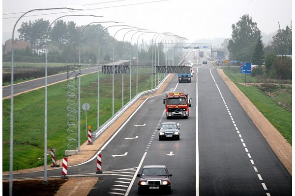 Autobraucējus aicina balsot par labāko pērn atjaunoto autoceļa posmu