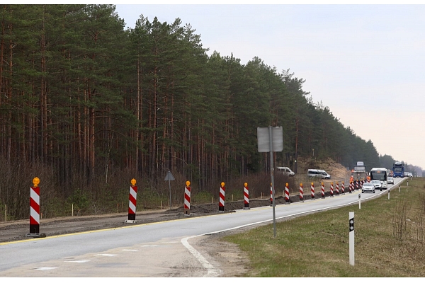 Atsākti būvdarbi autoceļa posmā pie Jaunpiebalgas