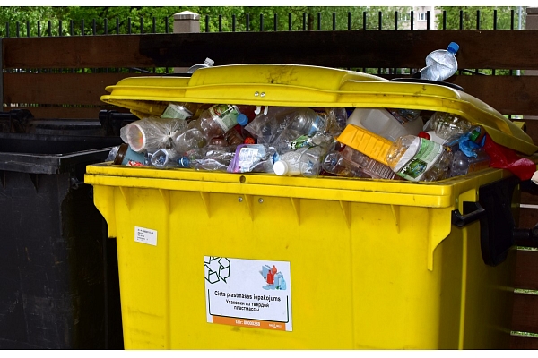 Atkritumu pārstrādes veicināšanai OECD iesaka Latvijā paaugstināt nodokli par atkritumu apglabāšanu poligonos