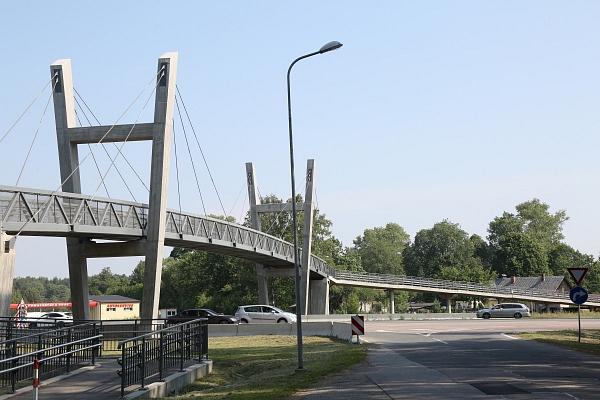 Tiesībsarga birojs: Rīgas domei ir pienākums lemt par nevienam nepiederošajiem gājēju tiltiem