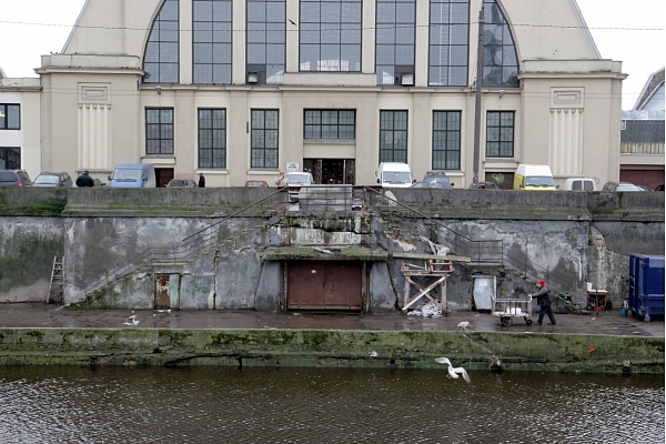 Rīgas dome augusta vidū plāno izsludināt iepirkumu Centrāltirgus kanālmalas stiprināšanas darbu veikšanai