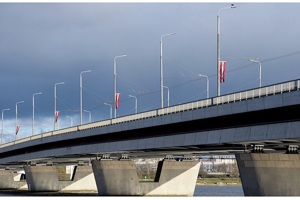 KNAB saistībā ar Salu tilta rekonstrukciju rosina apsūdzēt astoņas personas, tostarp bijušo Rīgas domes amatpersonu Brožu