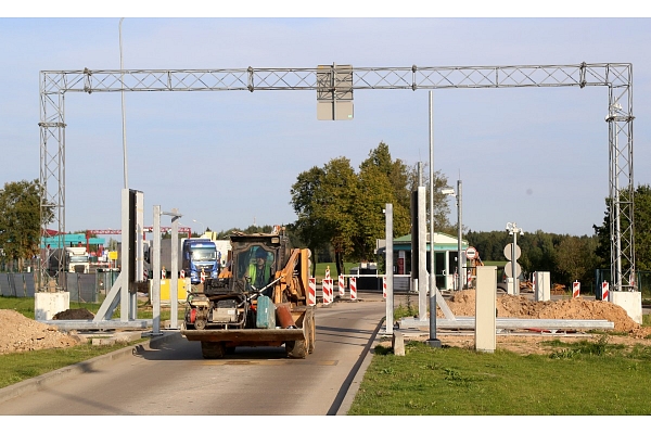 Līdz ar bijušo robežsardzes priekšnieku Garbaru aizturēti divi ceļu būves uzņēmuma "Igate" darbinieki