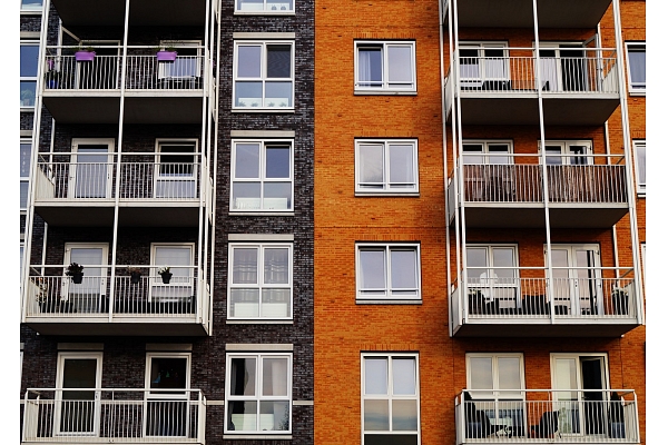 Kādi faktori ietekmē dzīvokļa īres maksu? Skaidro eksperts
