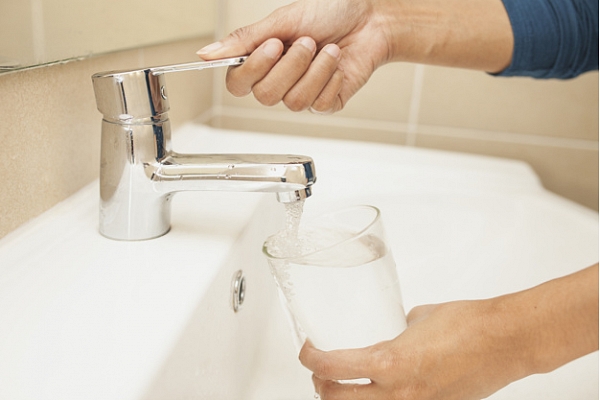 Patērētāji aicināti ievērot vairākus noteikumus, lai nodrošinātu, ka dzeramais ūdens ir drošs lietošanai