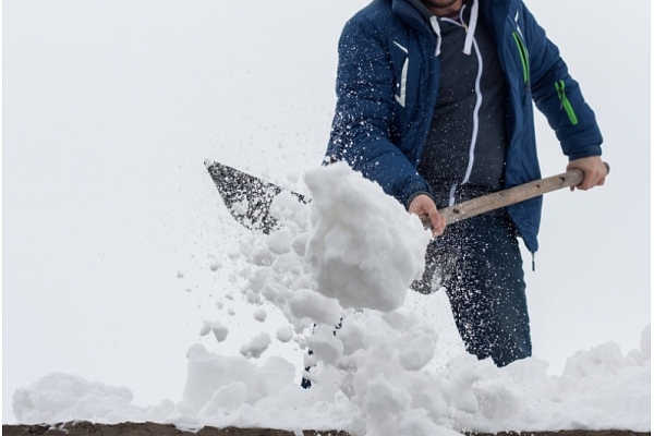 Februārī Rīgā uzsākti vairāk nekā 300 administratīvā pārkāpuma procesi saistībā ar nenotīrītu sniegu