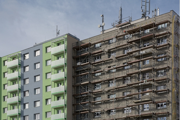 Viedoklis: Kāpēc daudzdzīvokļu namu renovācijas projekti Rīgā norit tik lēni, un kā to mainīt?