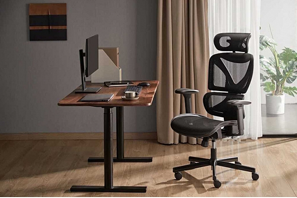 Labākie biroja krēsli profesionālai darba videi: kā ergonomiska sēdvieta nosaka darba efektivitāti?